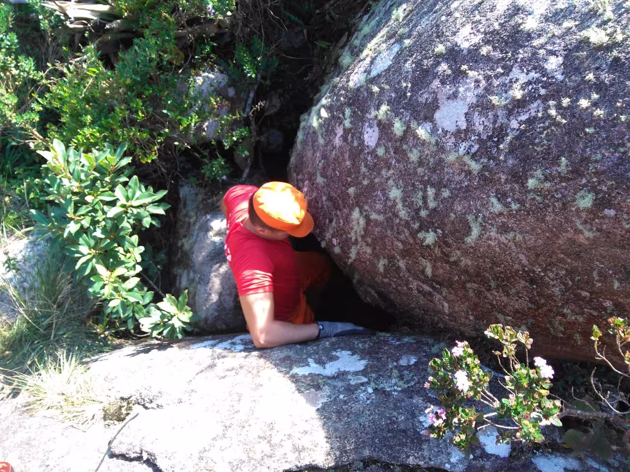 search for French man in crevices body firefighters